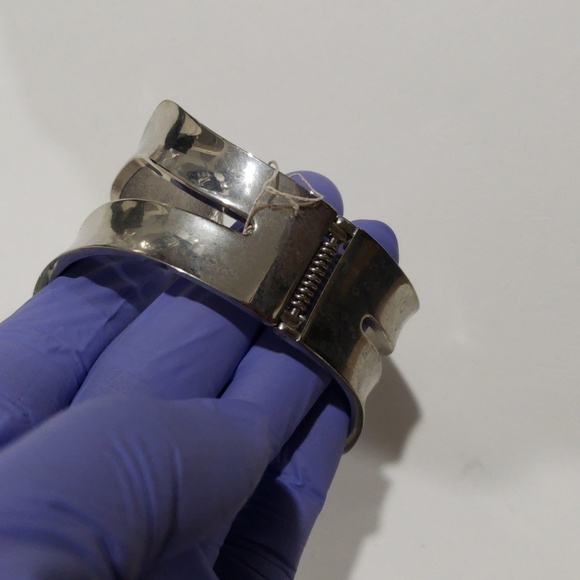 Elegant Trendy Silver-tone Cuff Bracelet - Women's Fashion Jewelry - Picture 6 of 7